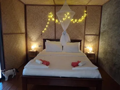 Double Room with Balcony and Sea View — Tree House Bungalows Koh Tao